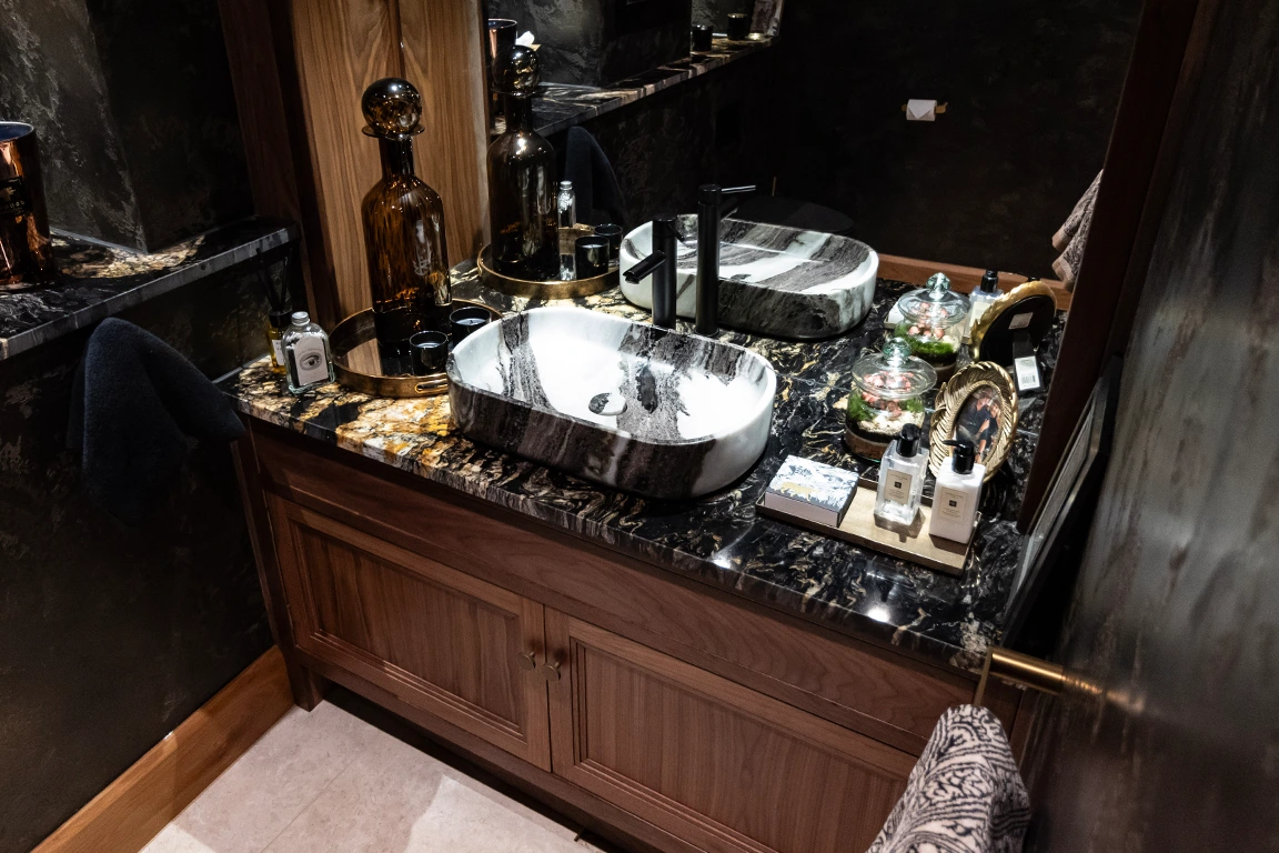 Stone Vanity Surfaces: Choosing Worktops for Bathroom Renovations